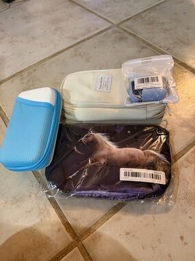 Makeup & Travel Organizer Set - White, Light Blue, Black Horse Printear bud clea